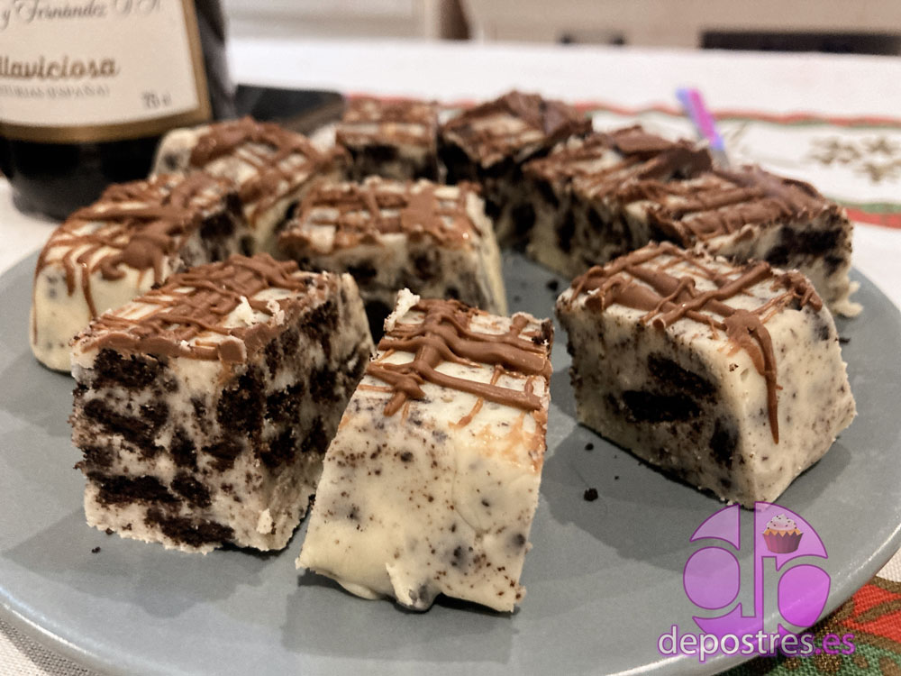 Turrón de galletas Oreo y chocolate blanco